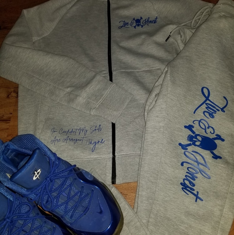 The whole sweatsuit not the sneakers - Picture 3 of 4